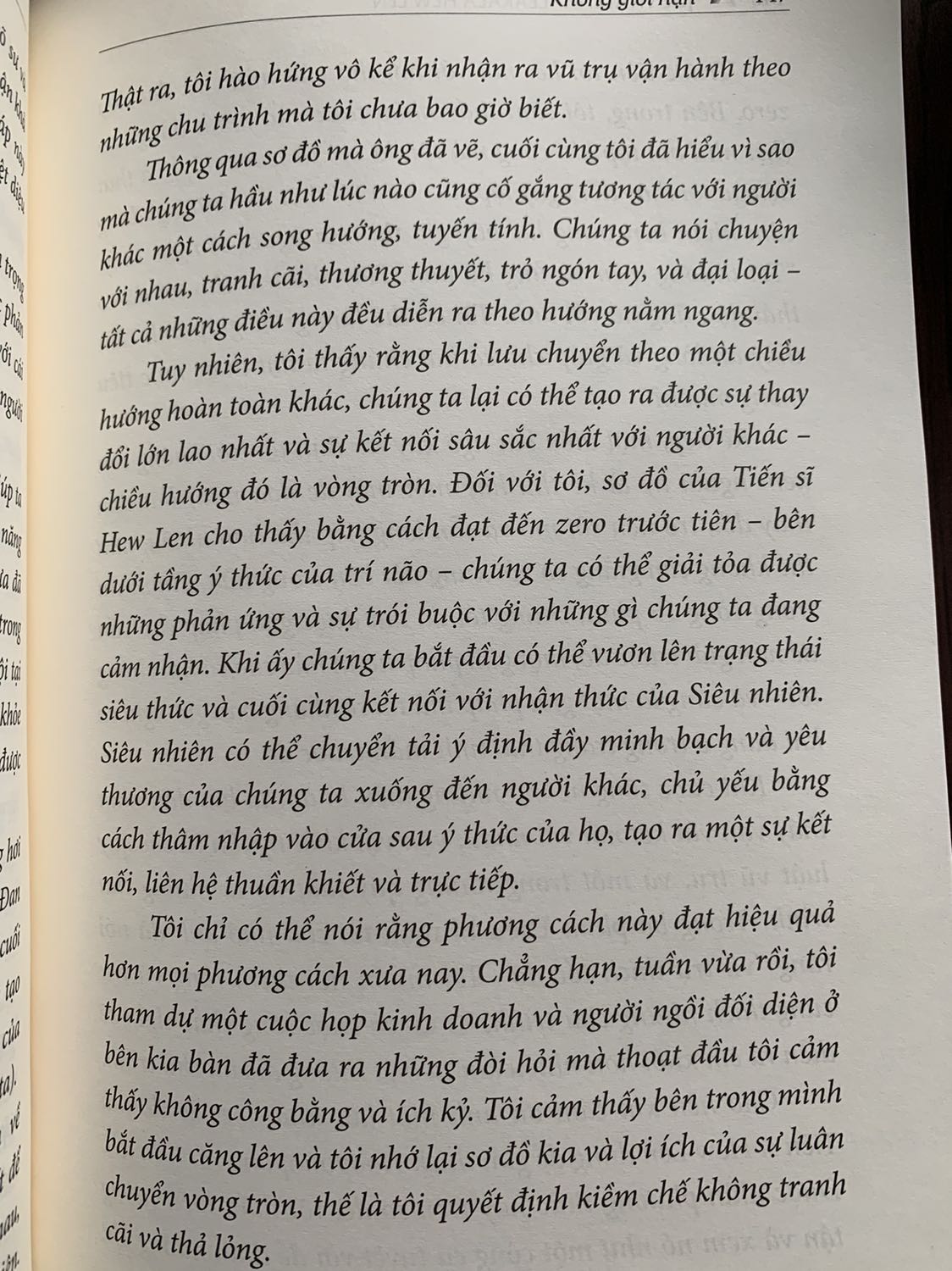 / Zero Limits là 1 trong những cuốn sách huyền học rất hay qua cách khám phá ho'oponopono của nhà trị liệu tâm lý cổ Haiwaii thông cuộc hành trình khám phá của Joe Vitale mang lại rất nhiều thông điệp đầy ý nghĩa và tích cực. Khi đọc cuốn này mình cảm thấy như tinh thần thư thái và giảm stress rất nhiều. Sản phẩm đc recommend bởi tiki rất thú vị.