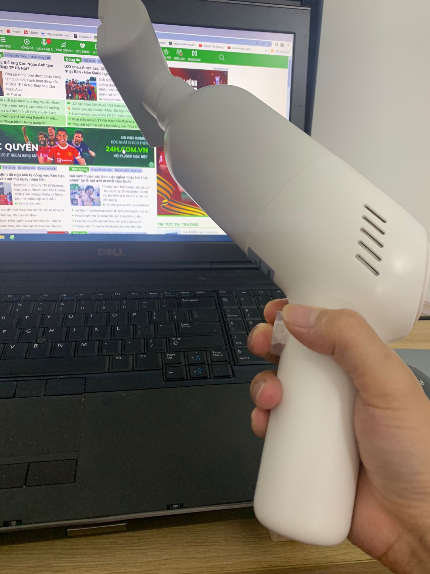 Máy hút khoẻ, pin khá trâu, dùng ổn. Giao hàng nhanh