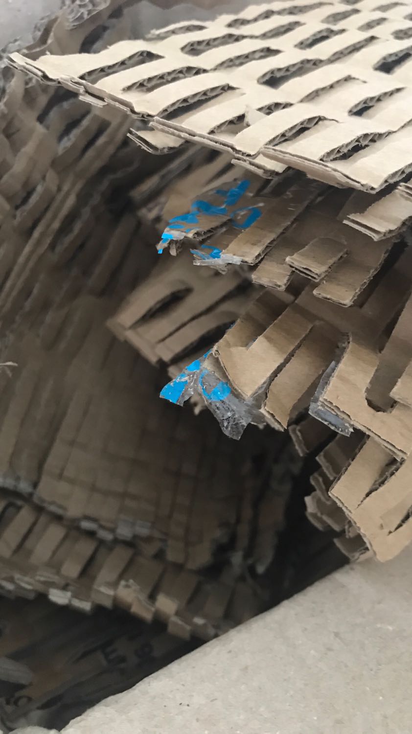 Đã nhận sản phẩm, nhưng quà tặng kèm theo là 1 đôi vớ, 1 chai dầu gội thì không có, 1 đống giấy ở trong.