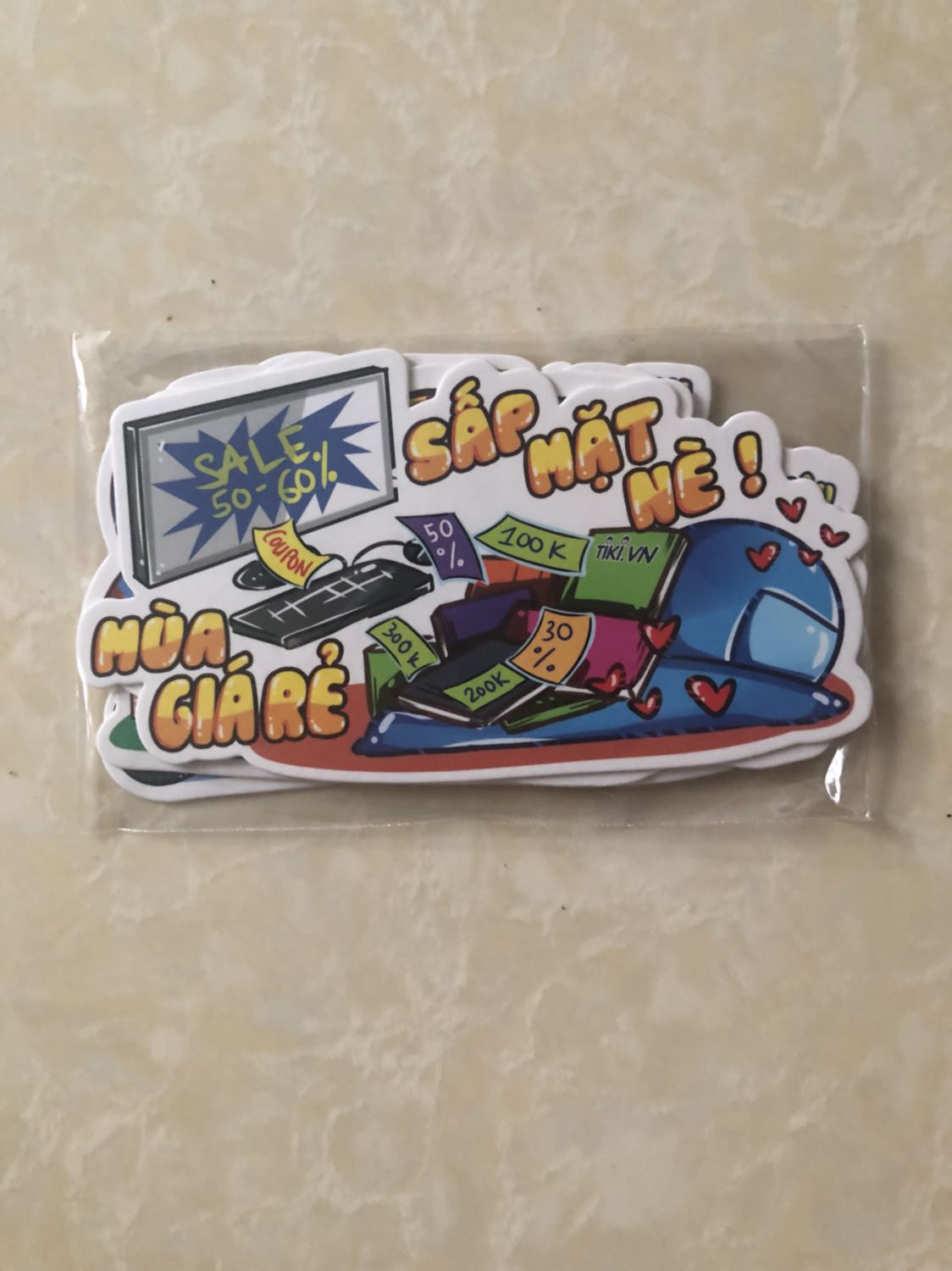 To và đẹp, ngầu nữa chứ. ?
Sách mới, giấy thơm và mềm. ?
Nội dung được hướng dẫn cụ thể và dễ hiểu. ?
Lại còn đc tặng kèm 4 cái bookmark cực xinh nữa chứ. ?
Yêu tiki và sẽ típ tục ủng hộ. ❤️