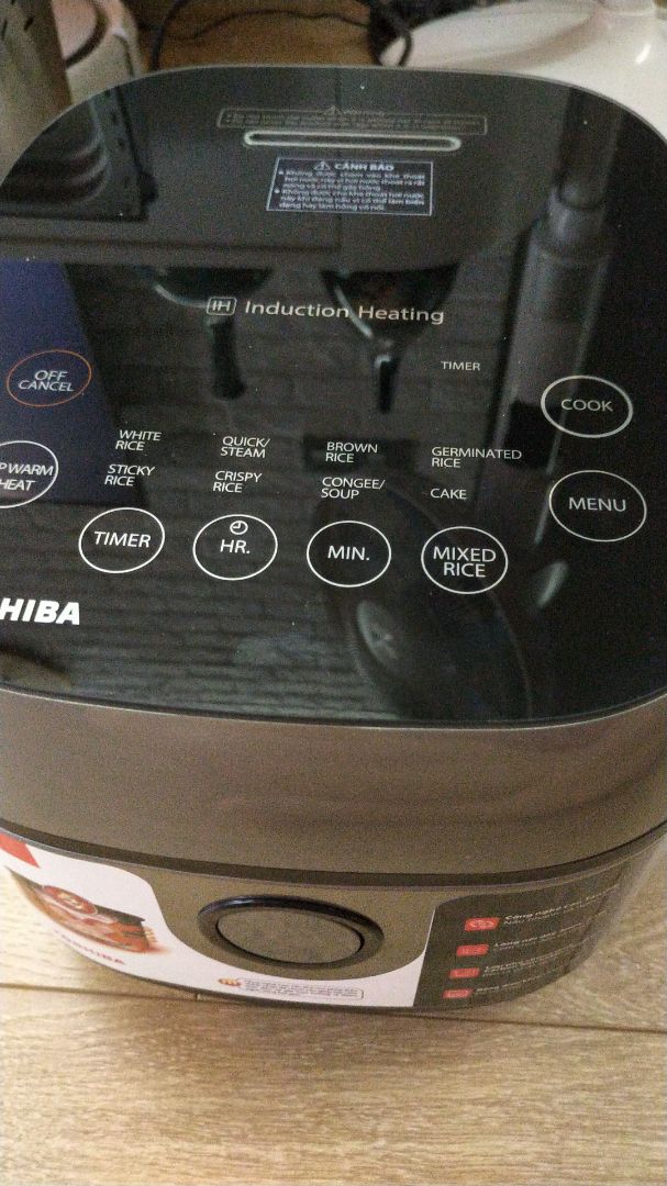 Nồi đẹp, đóng gói cẩn thận. Mình chưa dùng thử. Sản phẩm có hướng dẫn sử dụng tiếng Việt kèm theo khá rõ, tuy nhiên mình đang chưa biết cách reset giờ trên nồi để hẹn giờ nấu cho chính xác. Tìm trong hướng dẫn chưa thấy :(