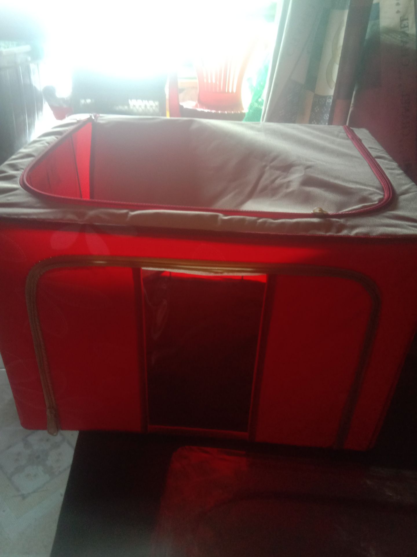 đặt Hôm thứ hai thì thứ năm nhận hàng.hai túi rất chắc chắn nhưng màu gửi không ưng lắm đáng lẽ mua hai túi sốp gửi hai màu khác nhau mới phải .nhưng lại gửi hai màu đỏ.cac bạn nào mua về nhớ kéo khóa cẩn thận nha chánh trường hợp mắt khóa chồi lên mà cứ kéo là hư luôn .may mà tui sửa được không phải đổi.