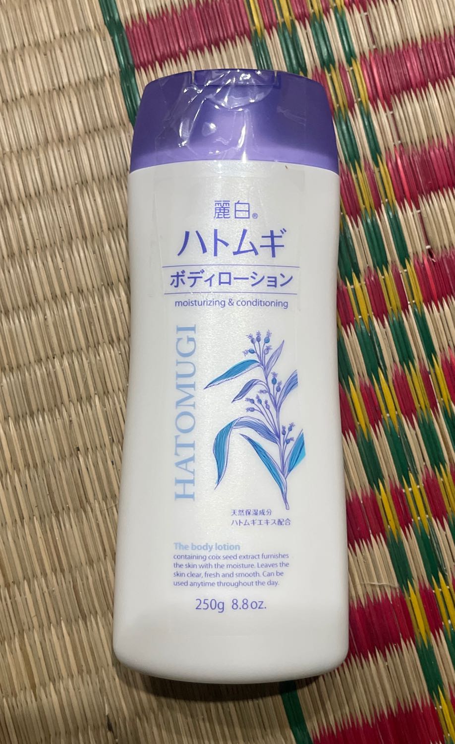 Đóng gói chắc chắn. Có dán keo để khỏi vùng nắp . Hàng của hatomugi thì chất lượng rồi nè. Mình k thấy hạn sử dụng. Có phải là do hãng này k có hạn sử dụng k, hay là mình k biết coi. Tại toàn tiếng Nhật . Shop chuyên bán đồ Nhật , hàng đẹp , mới . Giá chai này rẻ hơn so với nơi khác .