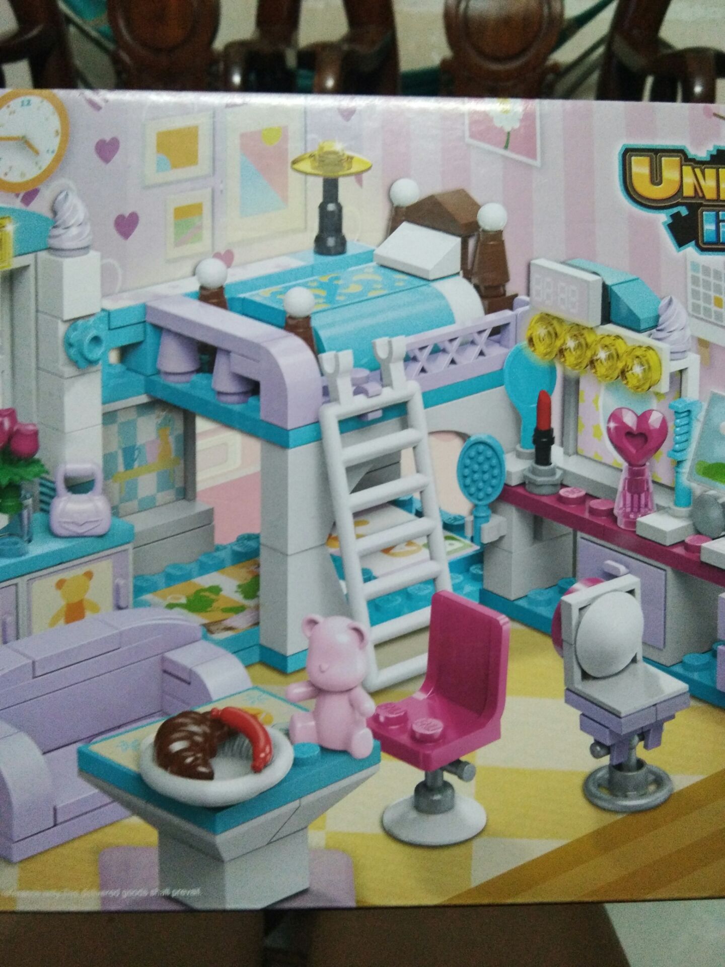 bộ đồ chơi  đẹp, ghép được nhiều cách.nói chung mình thấy OK. mỗi tội chi tiết nhỏ nên bé mà mình khó lắp. cái này phu hợp với các bé tầm 7,8 tuổi trở lên bộ đồ chơi  đẹp, ghép được nhiều cách.nói chung mình thấy OK. mỗi tội chi tiết nhỏ nên bé mà mình khó lắp. cái này phu hợp với các bé tầm 7,8 tuổi trở lên