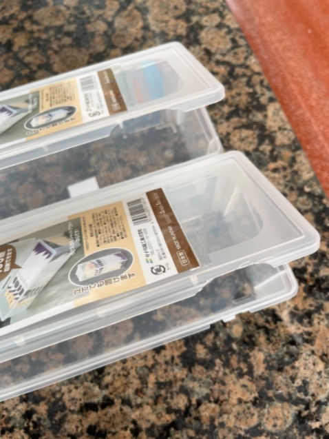 Bán cái gì giao cho khách 2 cái hộp gãy đồ đậy, thứ *** đảo