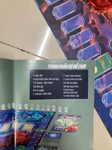 Giao thiếu 1 Token dán hình, gồm 12 Token nhân vật và 1 Token dán đồng hồ cát, nhưng trong bộ đồ chơi chỉ có 12 token