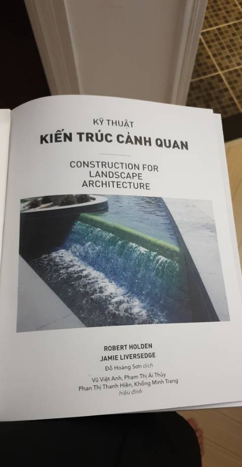 Sách to dày dặn, chất lượng giấy và hình ảnh tốt. Nội dung thiên về cảnh quan công trình đô thị hơn là nhà ở, phù hợp cho dân chuyên ngành