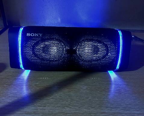 Loa cũng ok, chủ yếu karaoke,cắm guitar chứ nghe nhạc hơi chán 
Tại đang nghe Sony xb33 phê, xuống loa này nghe hơi kì kkk
Nói chung quá ổn so với tầm giá, nhiều công nghệ