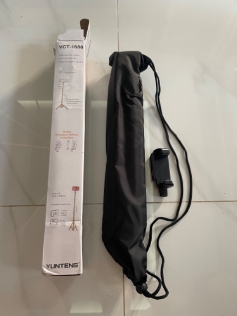 Chưa được gọn phần chân lắm, phần gắn điện thoại phải vặn ốc, ko có lò xo cho tiện, nói chung rẻ, tạm được, livetream thì ok hơn.