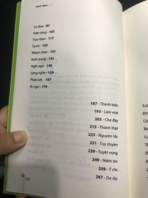Mình mua cuốn sách của thầy Minh Niệm cũng đã lâu. Hiện tại khi đánh giá ở đây là mình đã đọc toàn bộ cuốn sách, khi nào rãnh là mình sẽ đọc và tận dụng các giờ ra chơi trên lớp. Bạn biết không, cuốn sách này của thầy đã chữa lành bản thân mình rất nhiều, mỗi mục là mỗi giai đoạn mà ai cũng đã trãi qua trong cuộc đói nhưng trong cuốn sách này thầy sẽ cho chúng ta một cái nhìn mới hơn, tích cực hơn. Không gì có thể diễn tả nỗi vì mình được vinh hạnh biết đến và đọc cuốn sách này. Con xin cảm ơn thầy Minh Niệm ạ!