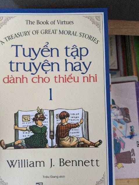 Truyện chữ, không có hình minh hoạ, danh từ châu âu nên không phù hợp trẻ nhỏ. Trẻ tầm 4_6 tuổi thì OK. Truyện chữ, không có hình minh hoạ, danh từ châu âu nên không phù hợp trẻ nhỏ. Trẻ tầm 4_6 tuổi thì OK.