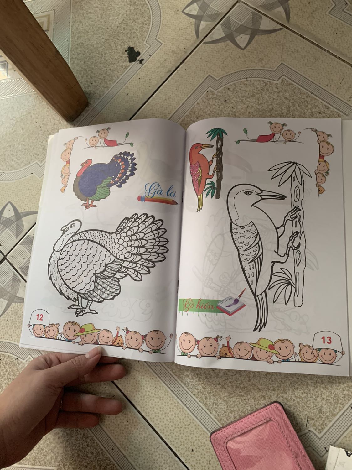 Gói hàng đẹp, giao nhanh, tập màu sắc nét ? bé nhà mình rất thích