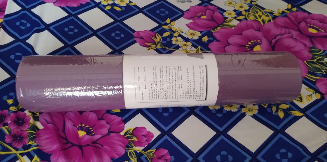 đóng gói kỹ, đẹp mắt.
chất lượng mặt thảm ở mức trung bình, nếu là người không chuyên tập những bài cơ bản thì tương đối ổn.
chiều dài thảm dư dả cho 1 người dài 1m8 như mình tập.
rất đáng tiền