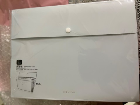 Đóng gói cẩn thận, giao hàng đúng hẹn, bìa nhựa cứng, độ dày vừa phải, rất tốt và tiện