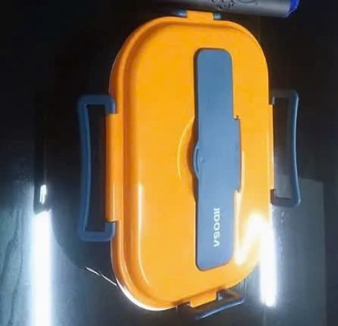 Shop phục vụ rất tận tỉnh, phản hồi tin nhắn nhanh, đóng gói hàng cực kì tốt, cẩn thận, mình thấy chất lượng hộp cơm cũng khá tốt. Cho shop 5*