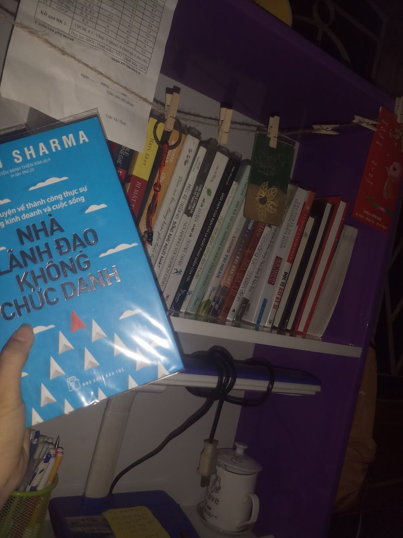 Mình chưa đọc sách nên không thể Chỉ ra nội dung cho các bạn giao trễ 2 ngày so với dự kiến là điểm trừ đầu tiên và cũng là duy nhất song có thể bỏ qua do tình hình dịch bệnh
cảm ơn tác giả và nxb..