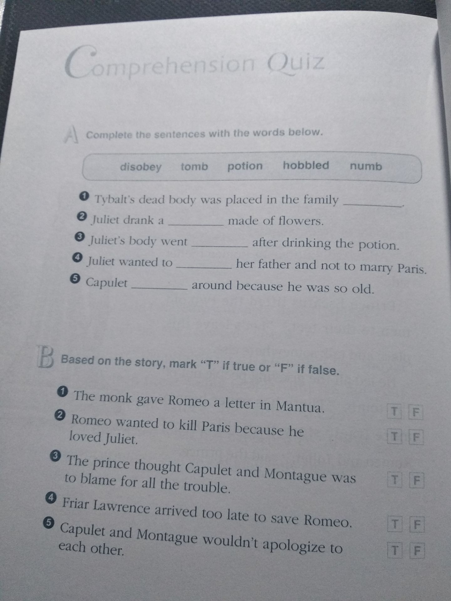 Trước khi bắt đầu câu chuyện, có phần giới thiệu từng nhân vật. Audio đọc rõ, chậm. Cuối sách có phần Câu hỏi ôn tập, có vài trang giấy trắng để ghi chú. Chất lượng giấy trắng, dầy, in rõ nét.