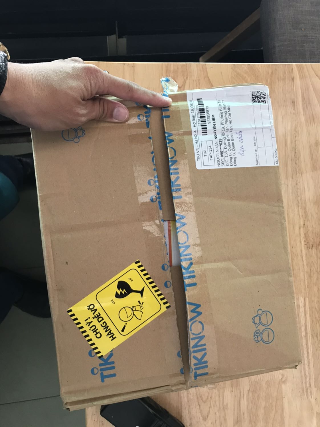 Đóng gói cẩn thận, đo điện áp khá ổn. Mấy cái này thường phụ thuộc điện áp đầu vào. Cuộc dây Sơn màu đồng. Thích cái vỏ bằng nhựa nên ít sợ bị rò điện. Cám ơn shop, cám ơn tiki.