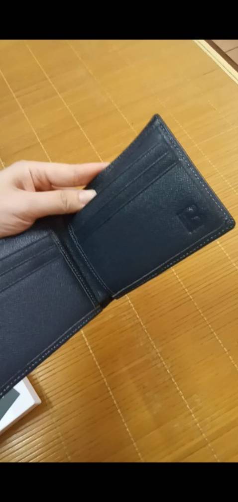 shop đóng gói gọn gàng, ví đẹp ngoài sự mong đợi mn à. Thật sự mình rất ưng