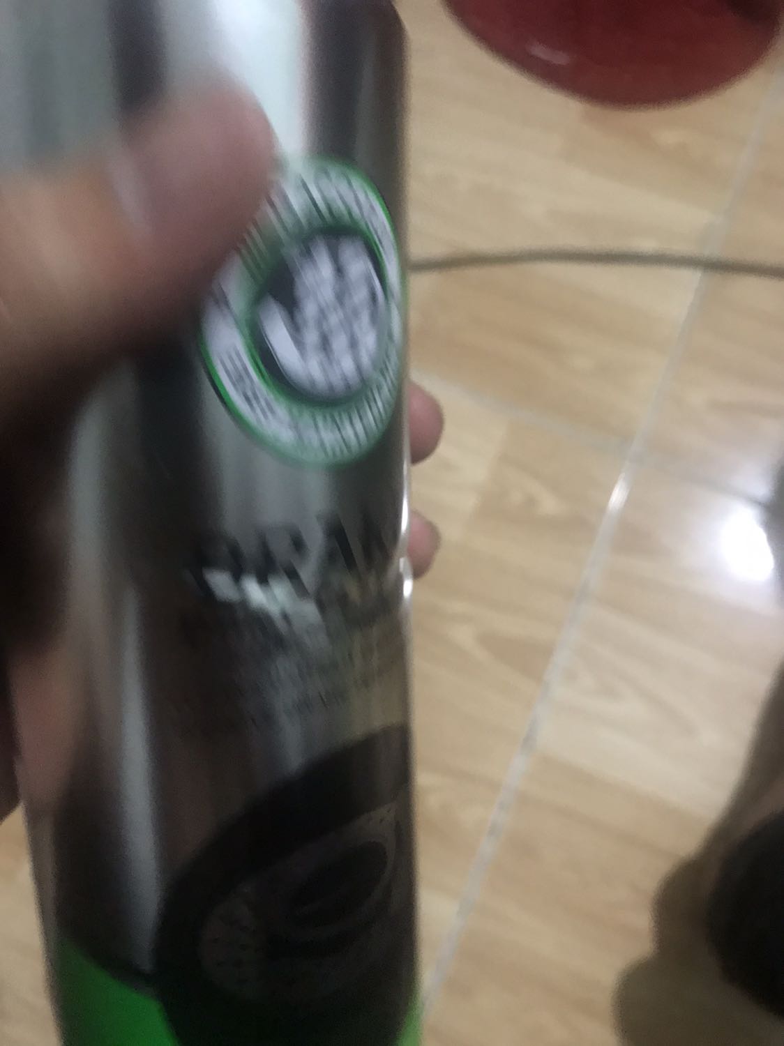 Sản phẩm bị cấn móp nhẹ.