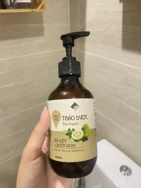 Hàng hữu cơ nên ko thấy tạo nhiều bọt nhưng cũng ổn, dung dịch lỏng, gội sạch Hàng hữu cơ nên ko thấy tạo nhiều bọt nhưng cũng ổn, dung dịch lỏng, gội sạch