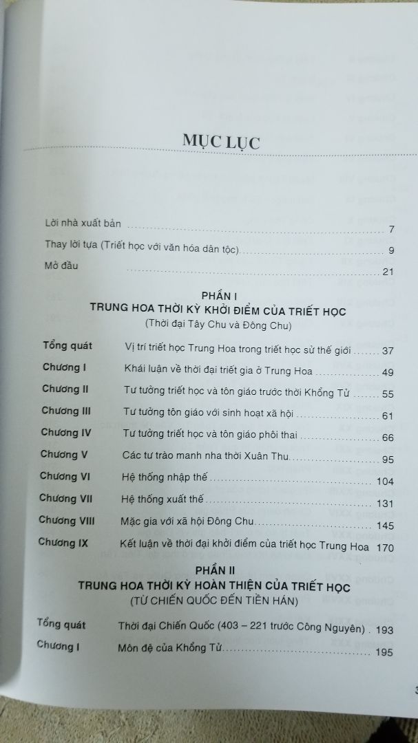 Một công trình rất công phu của học giả Nguyễn Đăng Thục. Về nội dung chuyên sâu thì mình không đủ trình độ để đánh giá, song văn phong của tác giả rất trong sáng, cuốn hút. Hình thức sách rất đẹp. Một công trình rất công phu của học giả Nguyễn Đăng Thục. Về nội dung chuyên sâu thì mình không đủ trình độ để đánh giá, song văn phong của tác giả rất trong sáng, cuốn hút. Hình thức sách rất đẹp.