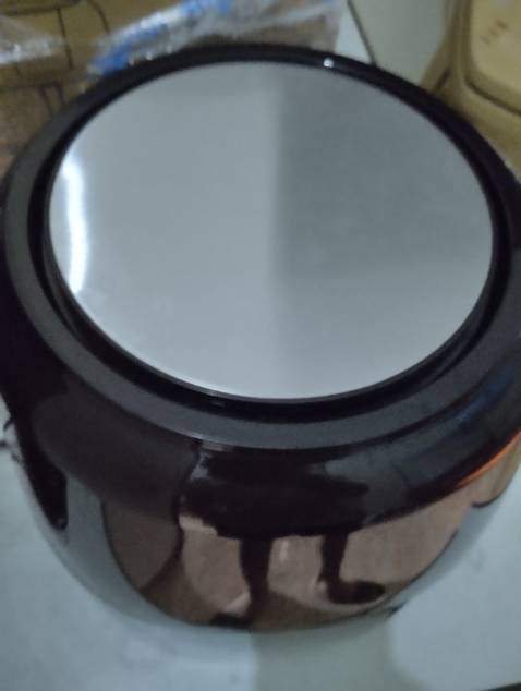 Nồi rộng, nhưng khi chiên quạt kêu rất to,ồn ào khó chịu, độ bền thì không biết, chờ thời gian mới biết,đễ sử dụng, nhưng không biết kích hoạt bảo hành, và khi cần bảo hành thì phải làm như thế nào, chỉ thấy một cái phiếu chưa điền thông tin gì, mua lúc sale nên được tặng ấm siêu tốc cùng hãng nhưng phải đợi tận gần mười ngày sau mới gửi quà tặng cho mình ,đóng gói và gửi nồi nhanh nhưng quà tặng thì ...quá chậm