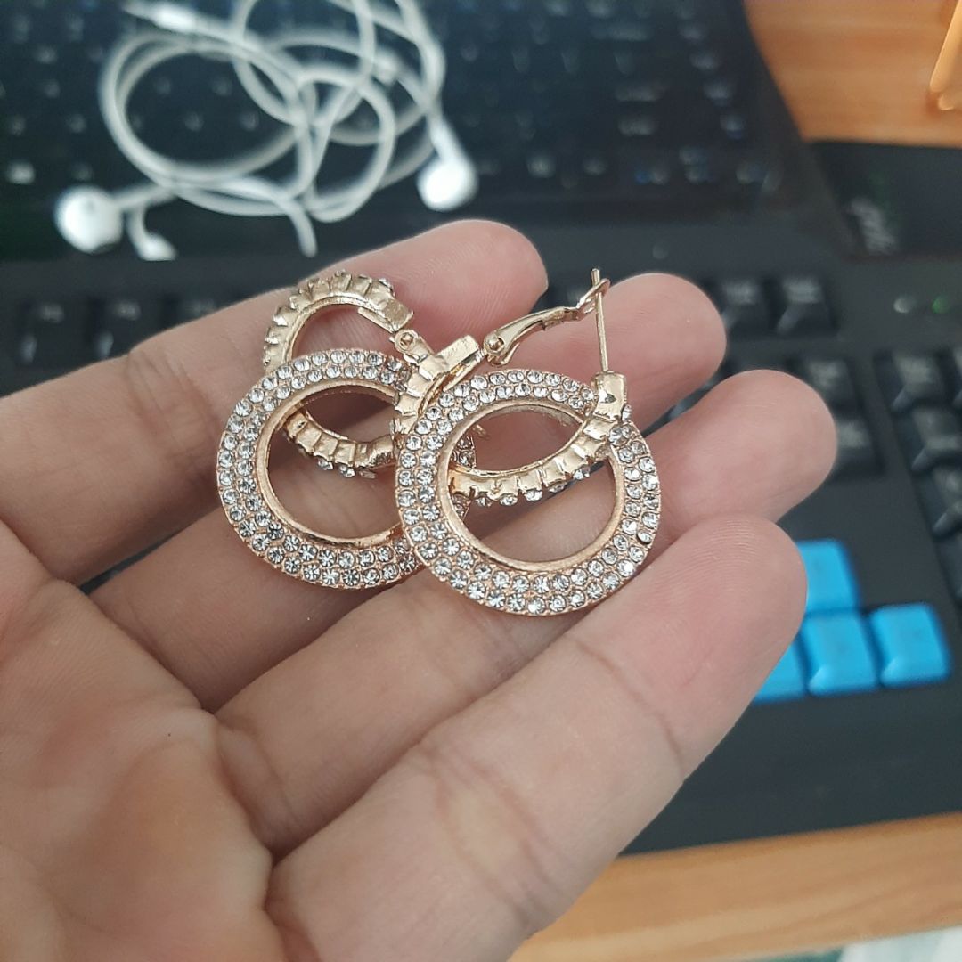 có đèn chiếu vô là lấp lánh lắm luôn, ưng ghê có đèn chiếu vô là lấp lánh lắm luôn, ưng ghê