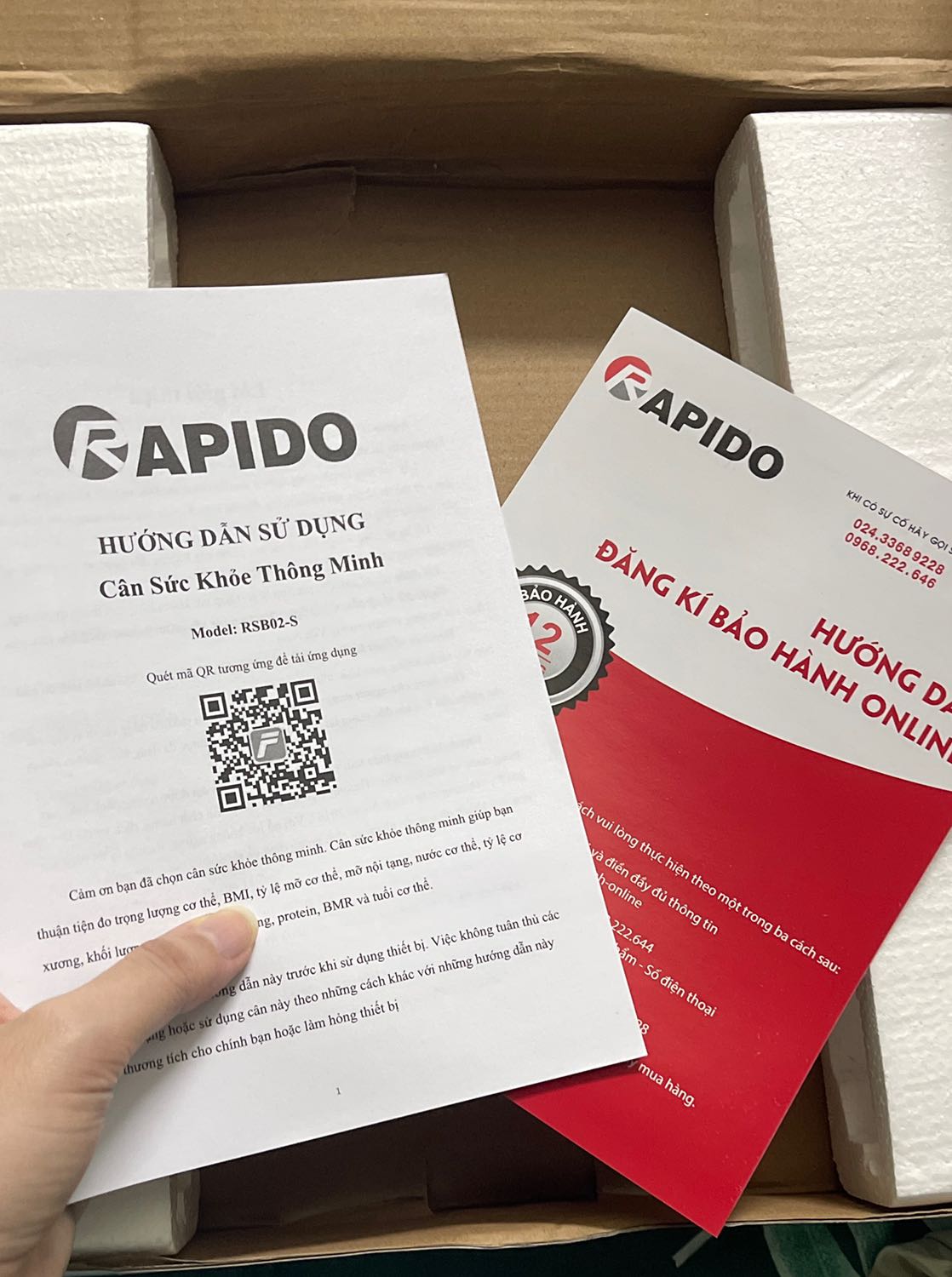 Đã nhận được sản phẩm. Dù dịch nhưng Tiki giao hàng rất nhanh. Sản phẩm đẹp như hình. Lúc đầu cân hơi lỗi mình liên hệ shop đã liên hệ lai minh nhanh, lập tức đổi liền trong vòng 1 ngày. Chất lượng dịch vụ rất tốt, vui vẻ, tận tình. Sp nên mua, cân chính xác số kg và cũng như các chỉ số. Sẽ giới thiệu và ủng hộ shop nhiều hơn ❤️