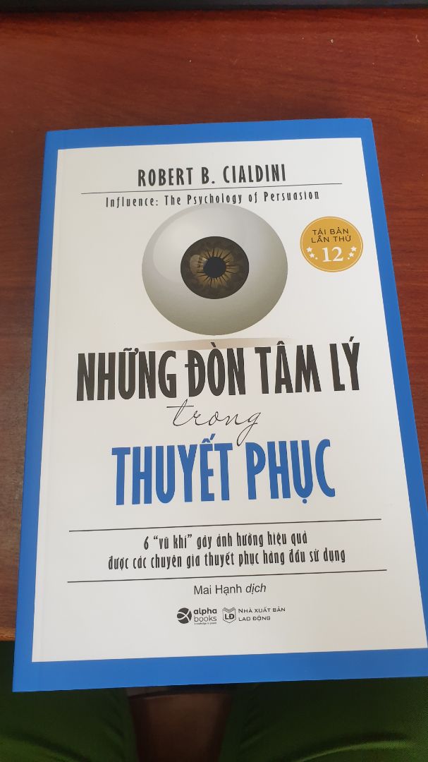 gói rất kỹ. Bao ngoài cuốn sách là một bọc nilon, hộp catton ko bị móp méo. Mặc dù mình đặt trong mùa covid chỉ thị16 nhưng chỉ 4 ngày là nhận dc sách.
giấy mượt, mịn, nội dung sách mình chưa đọc nên chưa rì viu kịp