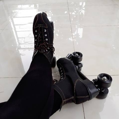 Giày đẹp đủ phụ kiện giá rẻ chắc chắn dễ đi, shop đóng hàng nhanh. Trước mua cho 2 bé và giờ mình mua vẫn quá Ok.  Chụp ảnh hơi dìm hàng tysssss!!!!!!!!!!!!