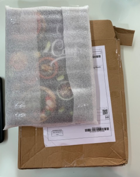 Mình vừa mới nhận hàng xong.  Shop đóng gói cẩn thận nên các góc cạnh ko bị cong, gãy. 
Hình ảnh và giấy in đẹp 👍🏼