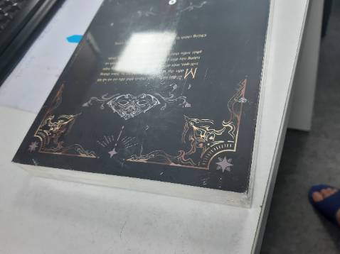 Chiết khấu cao; Sách nguyên vẹn, có vài lỗi móp nhỏ nhưng không đáng kể; Cần cải thiện cách đóng gói phù hợp và chắc chắn hơn