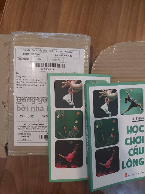 Giao không đúng sách nha. Giao sách chơi cầu lông. Mọi người cân nhắc khi mua Giao không đúng sách nha. Giao sách chơi cầu lông. Mọi người cân nhắc khi mua