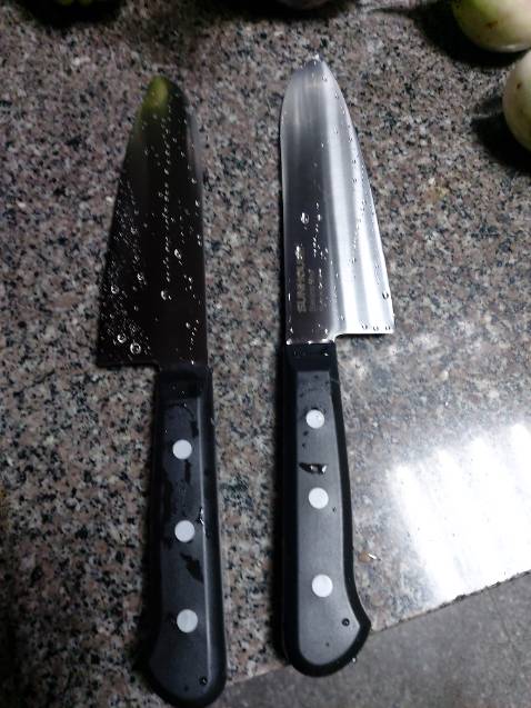 Dao mới tháng đầu rất bén, tháng sau hơi bén và hiện nay hết bén.