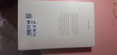 sách in chữ nét,cầm nặng tay. đóng gói sơ sàii nhưng may là sách 0 bị làm sao:(

nội dung sách tuy dính nhiều tranh cãi nhưng phải nói rằng nó rất hay.từng chữ,từng lời văn của Nabokov được Dương Tường dịch xuất sắc đến từng câu chữ.