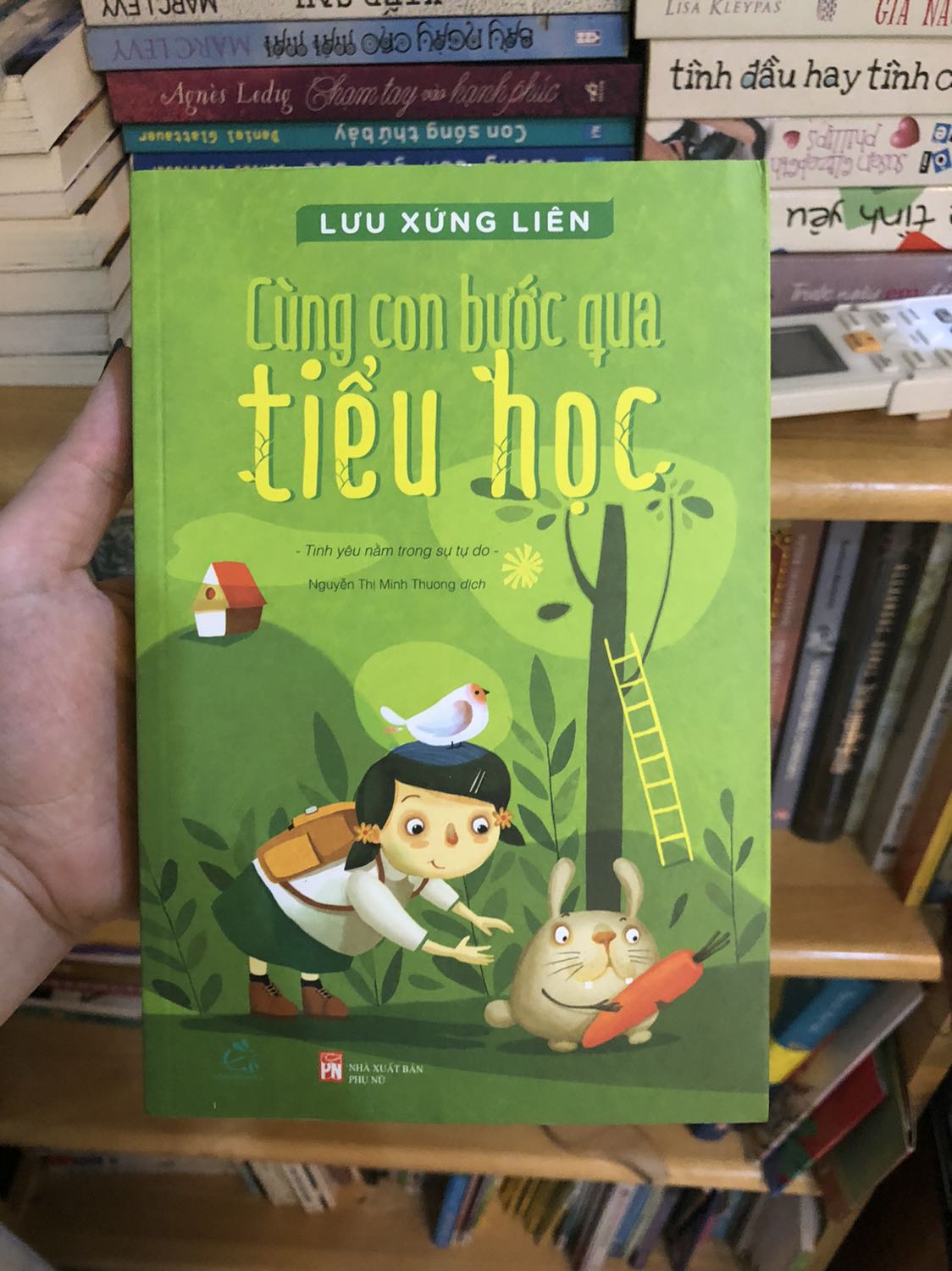 Giao hàng nhạn chóng. Đóng gói cẩn thận. Sách hữu ích cho nhưng ai chuẩn bị đồng hành cùng con vào lớp 1. Mình đaz nghe rất nhiều lời khen nên quyết định mua cuốn này