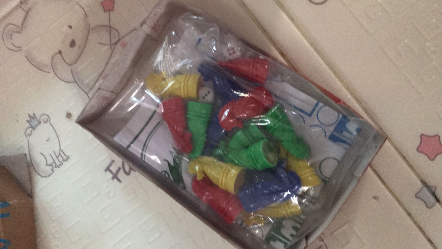 Hàng thiếu xúc xắc,ko có cả bàn chỉ có nguyên 1 tờ giấy quá thất vọng shop làm ăn thiếu trách nhiệm