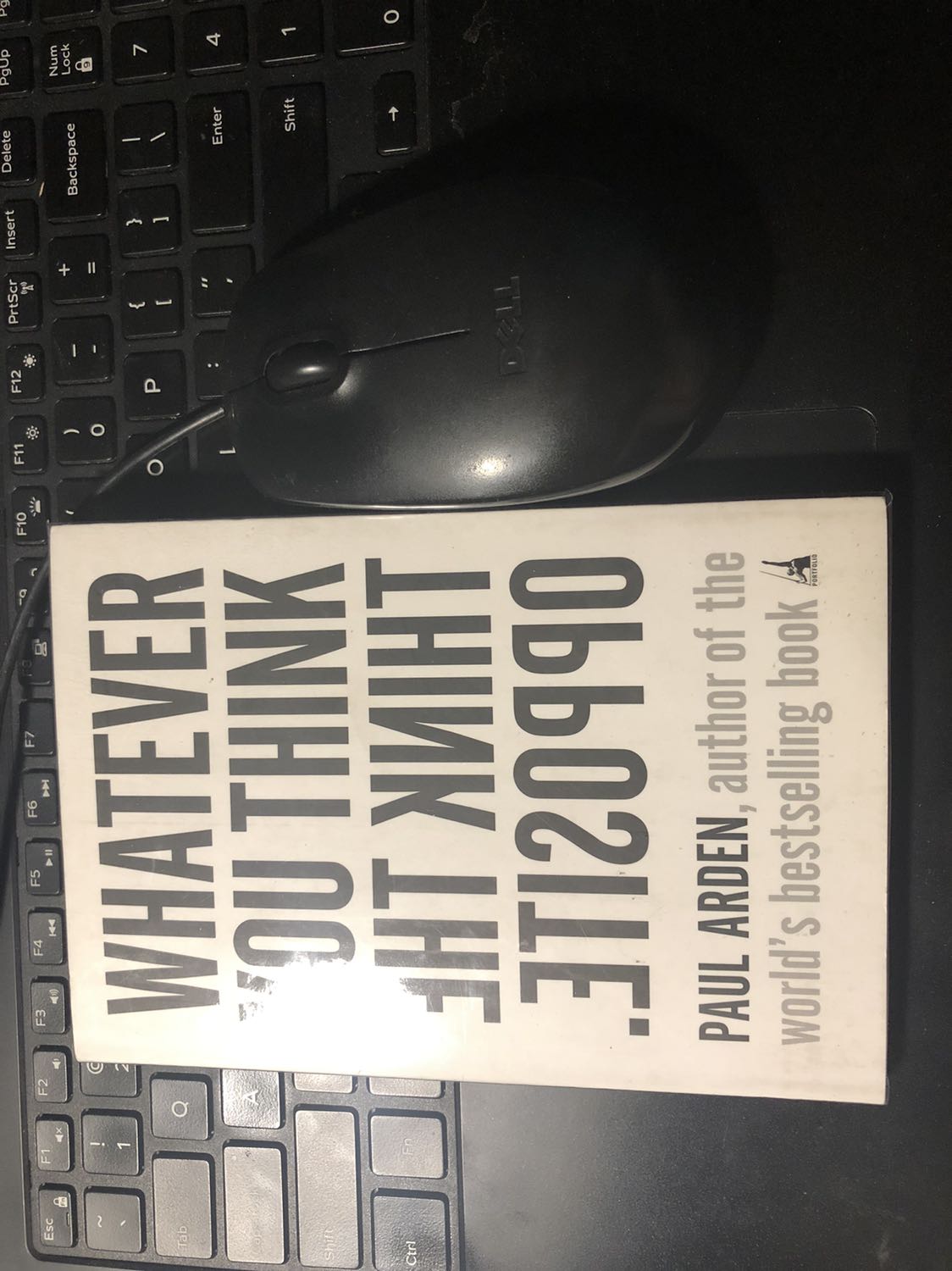 Đúng là sách nhỏ hơn mình nghĩ đấy và thực sự thì nó cũng ko tác động mạnh mẽ gì lắm sau lần đầu đọc. Tranh ảnh màu sắc nhưng chắc phải đọc và suy ngẫm thêm mới thấy hay được.