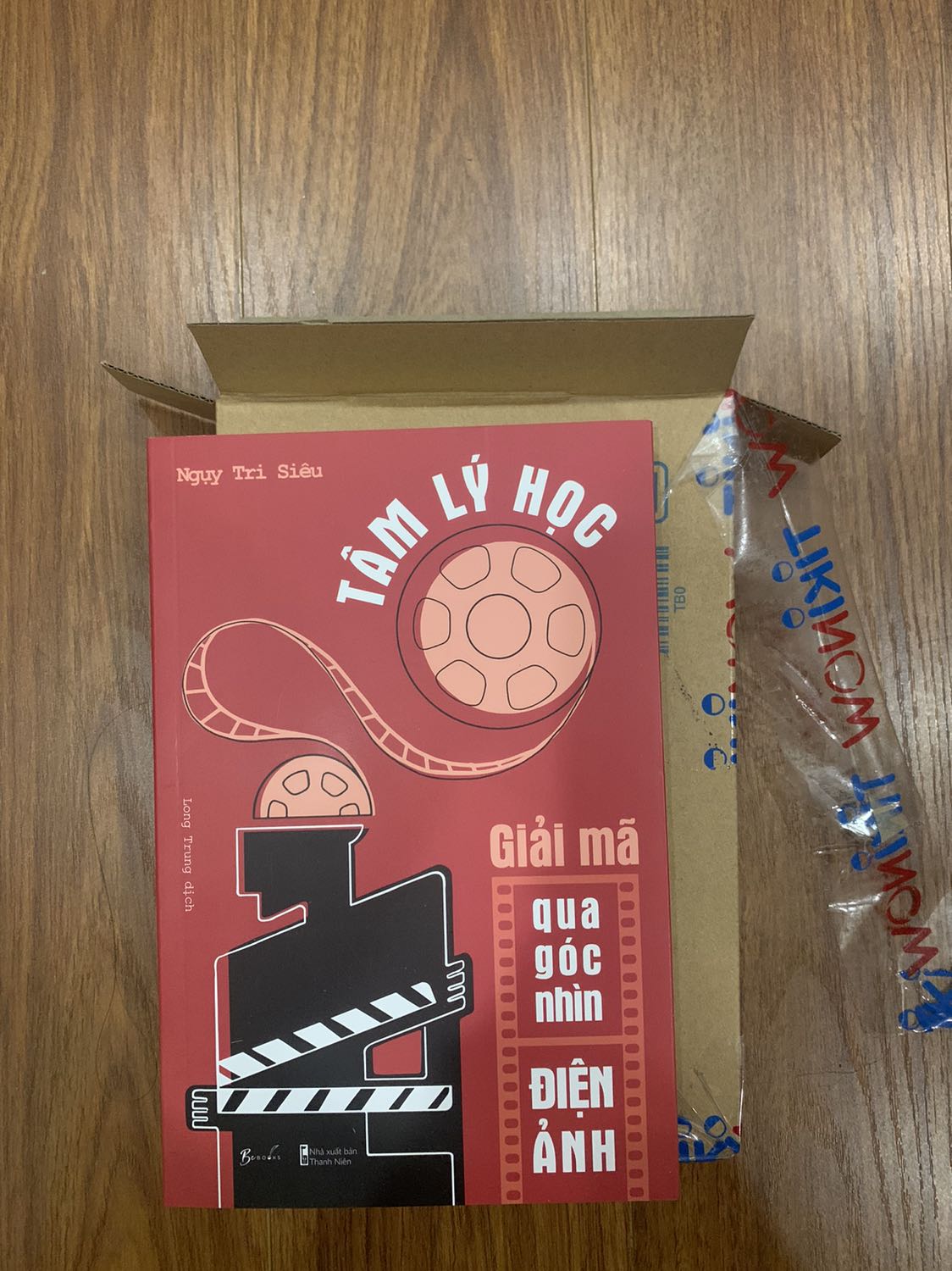 Nói về luân thường đạo lý và những câu hỏi triết học, tuy nhiên cũng là cảm nhận của tác giả. Quý đọc giả yêu thích về những vấn đề như bản ngã, con người và hành vi thì đây là quyển sách phù hợp. Nhớ dùng mã thì quyển sách chỉ còn 125k, giao nhanh! Cảm ơn chị shipper!