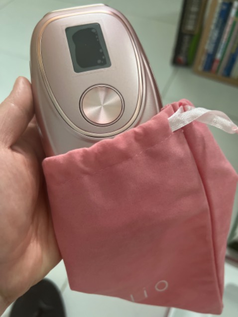 Mình mới nhận hàng và có *** thử, thấy máy chạy tốt và có chế độ làm lạnh, không bị rát da. Bộ sản phẩm gồm máy, kính đeo mắt, sạc, dao cạo lông và túi đựng màu hồng. Hiệu quả chắc phải dùng 1 thời gian mới biết nhưng đọc thấy nhiều review tốt nên cũng an tâm phần nào.