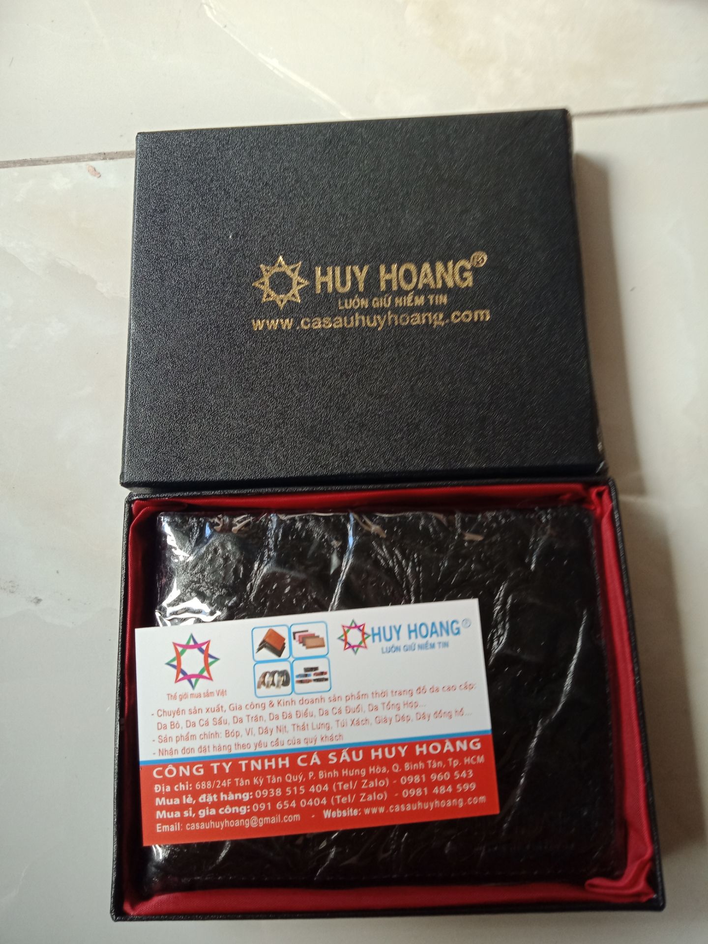 Cực kì hài lòng bóp da bò thật dập vân cá sấu quá đẹp 5 sao cho Huy Hoàng