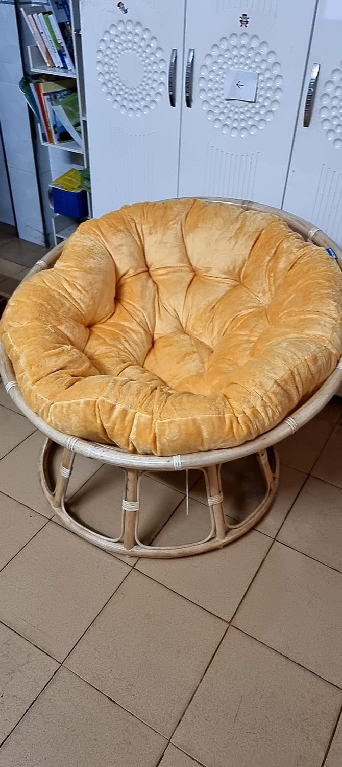 Ghế ok chắc chắn, nệm êm có điều màu chưa chuẩn lắm, shop có hỗ trợ cho đổi lại màu