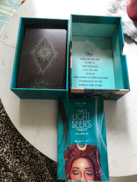 Bộ bài rất đẹp, đóng gói cần thận, giao hàng nhanh
Mua được giá sale như này là cực kỳ hài lòng :)