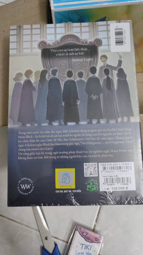 Bìa đẹp,giấy tốt,mực in rõ ràng sắc nét,sách được bọc ni lông khi mua,nội dung thì khỏi phải bàn cãi,giao hàng nhanh,hoàn toàn hài lòng