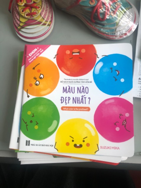 Mình mua được với giá siêu rẻ luôn. Sách của NXB Hà Nội, bộ cơ sở cho các bé từ 2-4 tuổi. Sách in đẹp; màu sắc rõ ràng, có voucher nữa nên càng hợp lý. Hợp với những mẹ có budget nhỏ mà vẫn muốn mua được sách đẹp và đầy đủ kiến thức cho con.