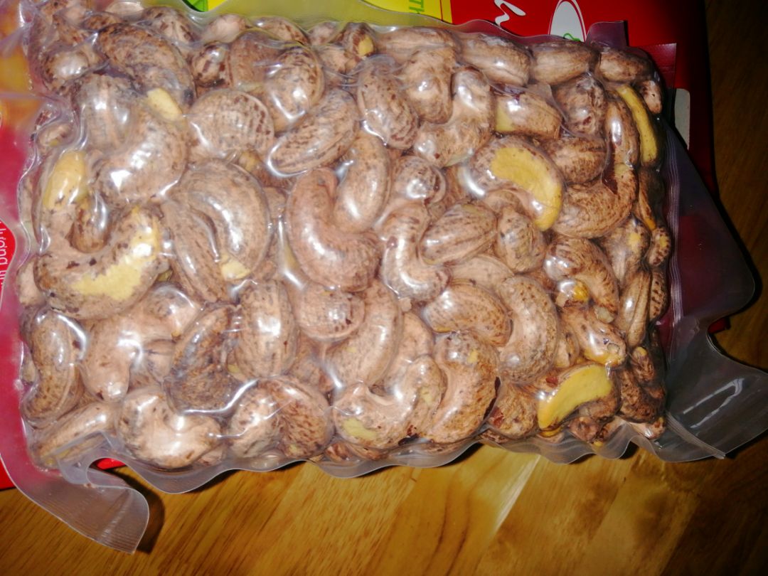 sản phẩm đúng mô tả ₫ong gói cẩn thận hạt điều to và nguyên hạt không vỡ vung chất lượng thương hạn giá tốt