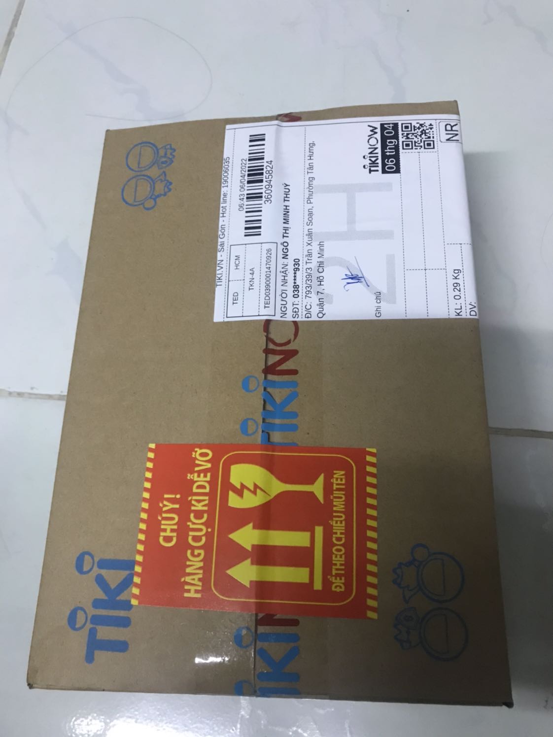 Tikinow giao siêu nhanh luôn, đóng gói ok, thùng nguyên vẹn, khui thùng thấy bình mới tinh không trầy, nói chung là duyệt lock & lock rồi. Ít bữa dùng review tiếp thời gian bảo quản sau. Giờ chấm 5 sao đã. Cảm ơn Tiki nhé.