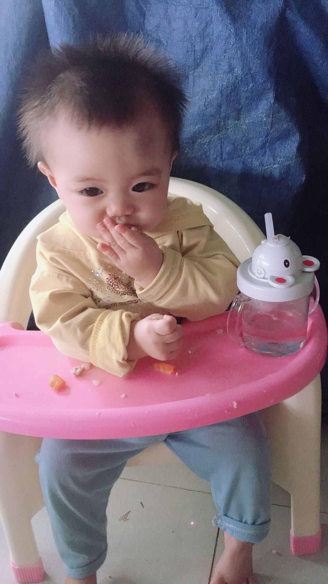 Ghế đẹp, chắc chắn, nhưa chuẩn chính hãng nên rất yên tâm cho con ngồi và để thức ăn lên trên, shop tư vấn rất nhiệt tình, nên mua