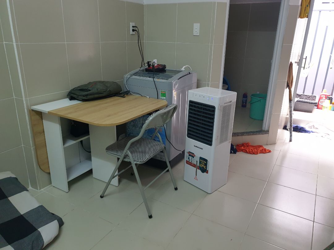 sản phẩm chắc chắn, nói chung khá hài lòng nhưng có 1 bản lề bị cong vênh làm cửa tủ ko mở ra được. vấn đề nhỏ có thể tự sửa được. tuy nhiên mong shop lần sau lắp sản phẩm thì kiểm tra cẩn thận